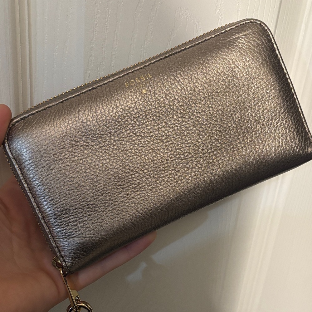Fossil Shimmering Silver Wallet